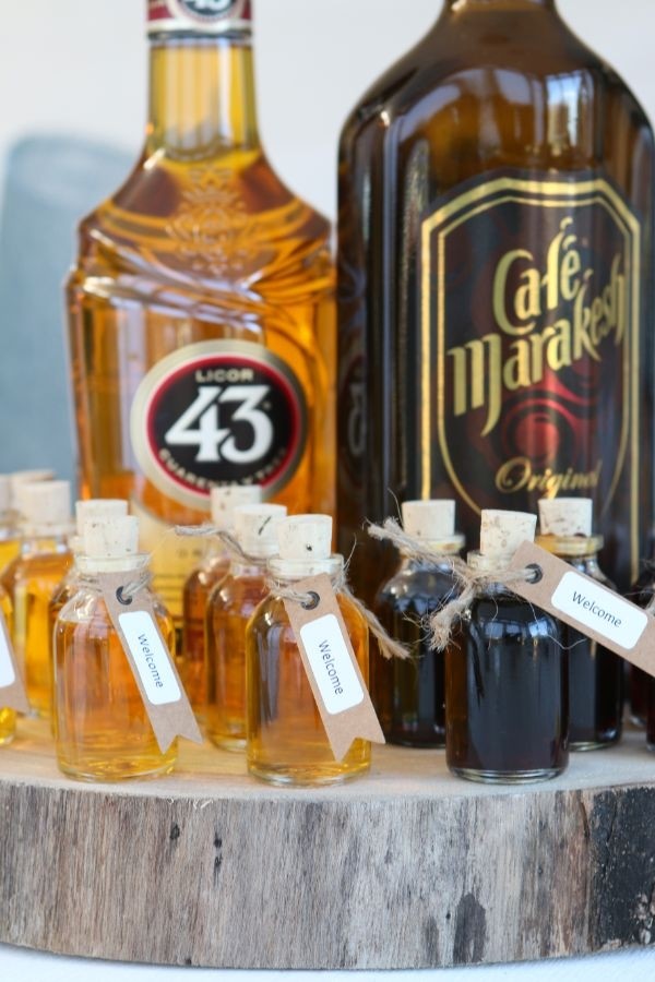 Glazen flesje Mini met kurk 20ml 6cm hoog Ø 3 cm (tray met 105 stuks) [IFS-28075]